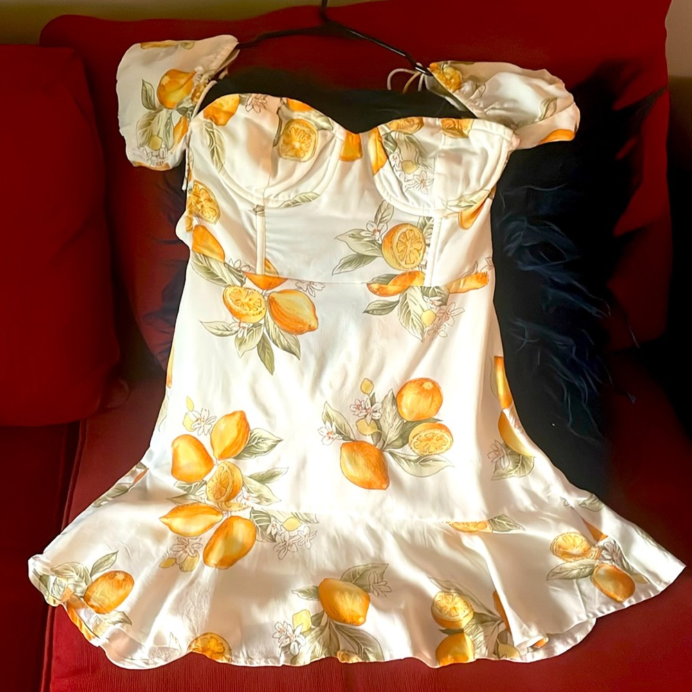 For love and lemons dress 🍋